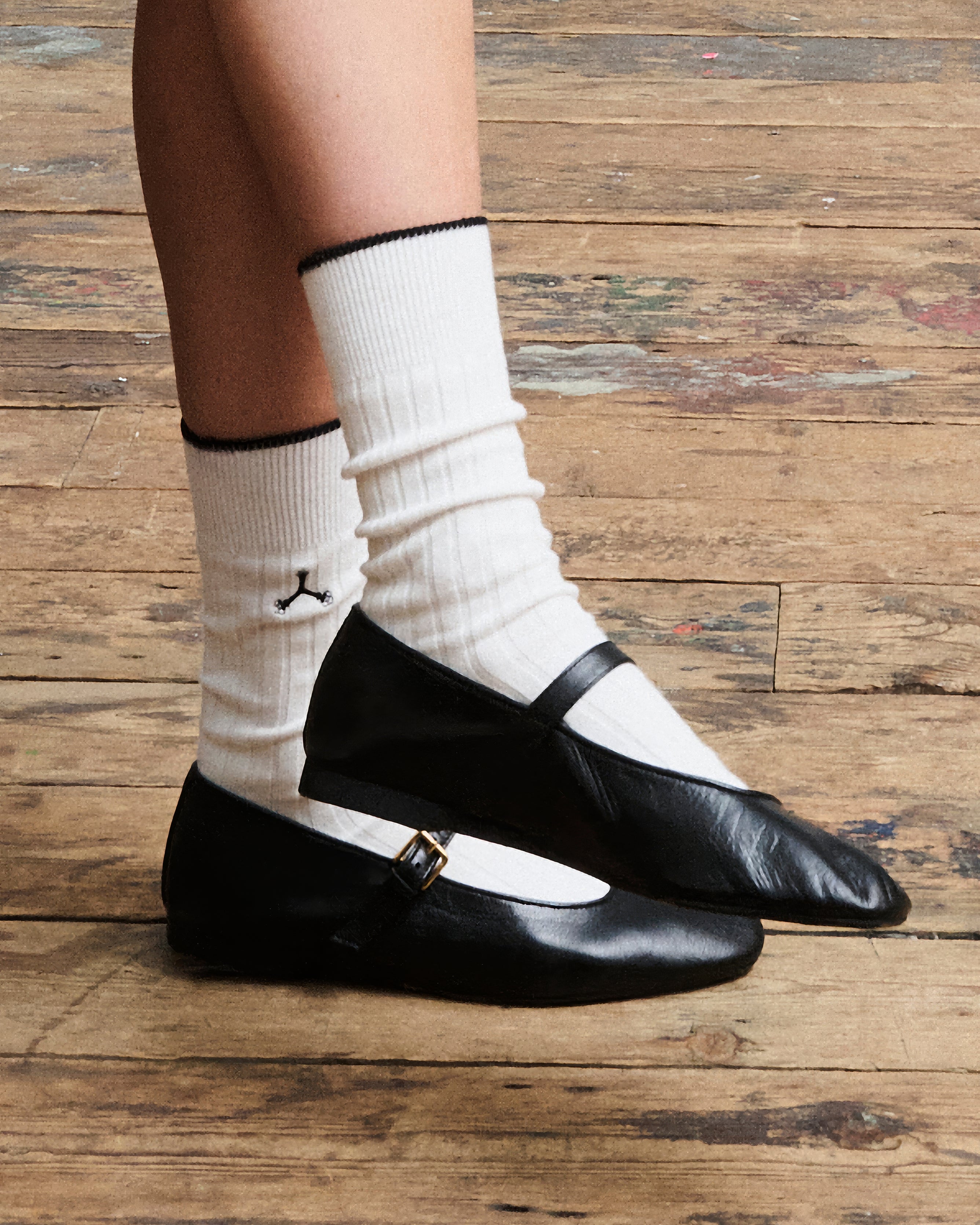 X.TWENTY SOCKS // WHITE x BLACK