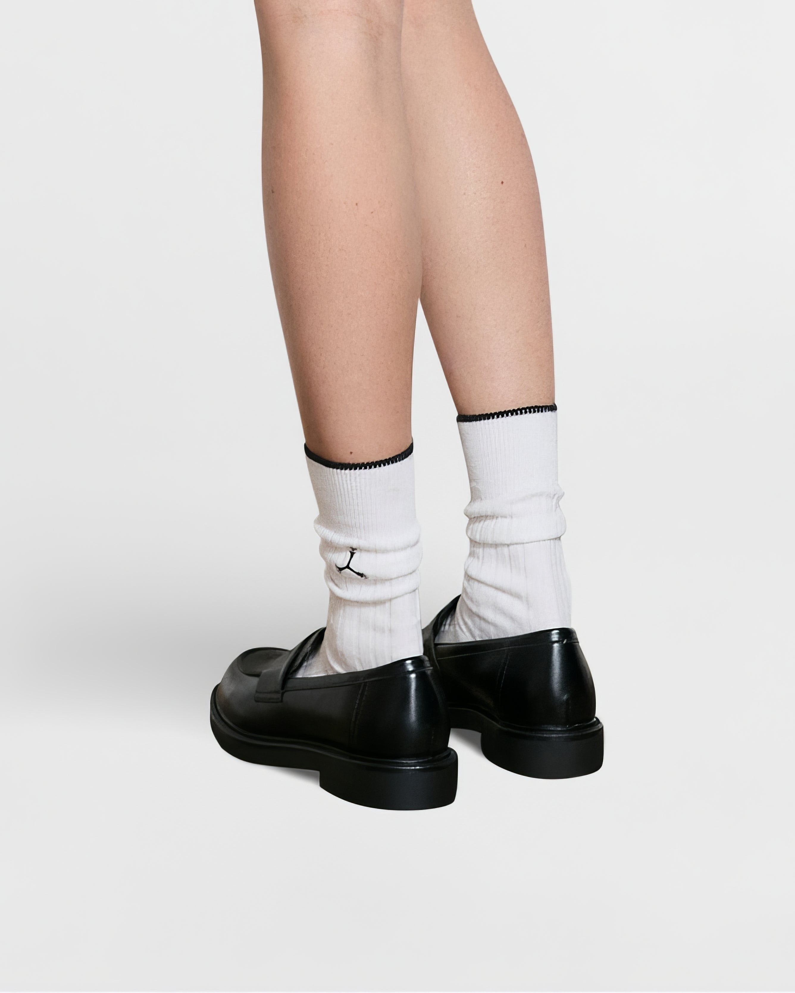 X.TWENTY SOCKS // WHITE x BLACK