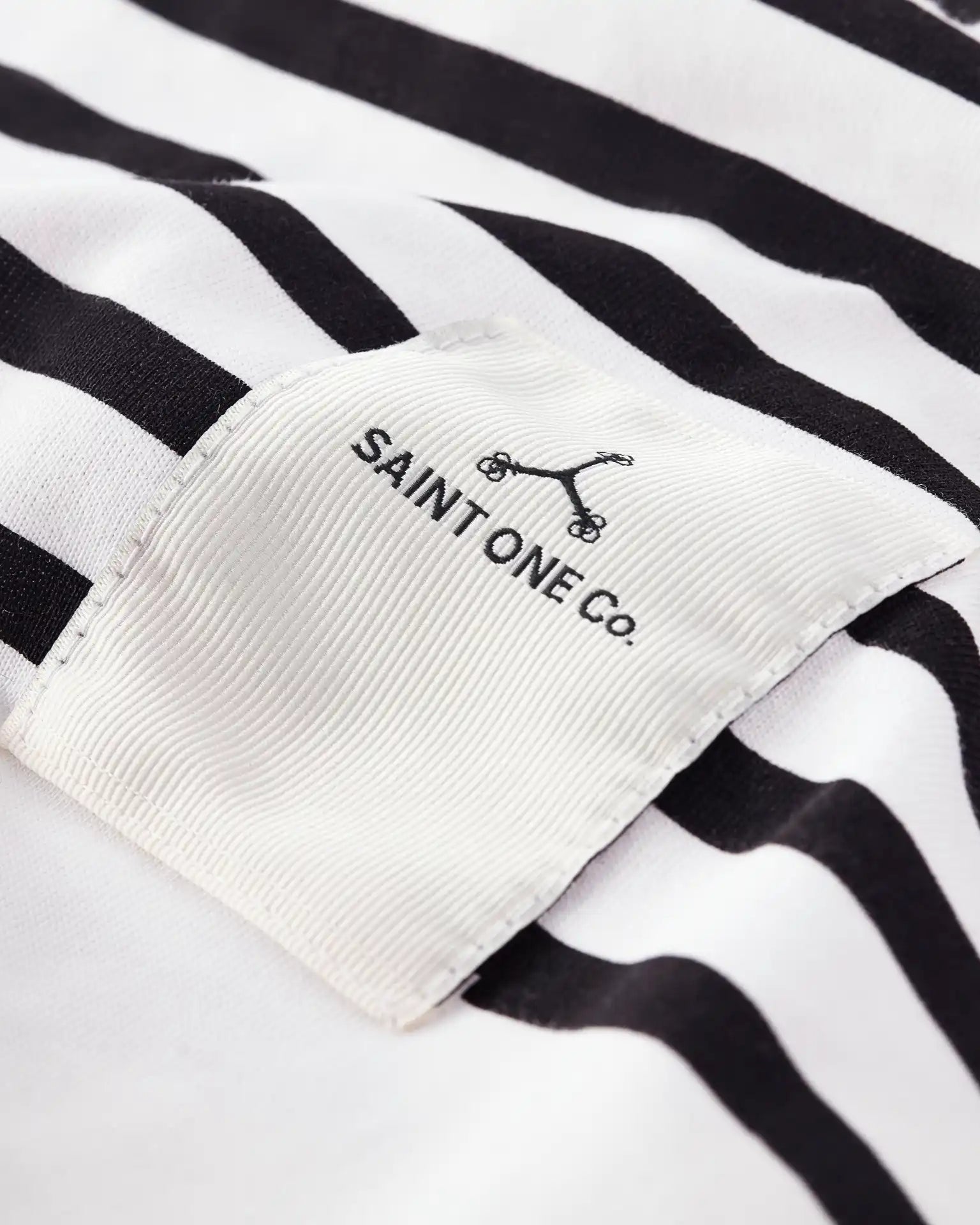 XIV.SIX  VEST // WHITE x BLACK