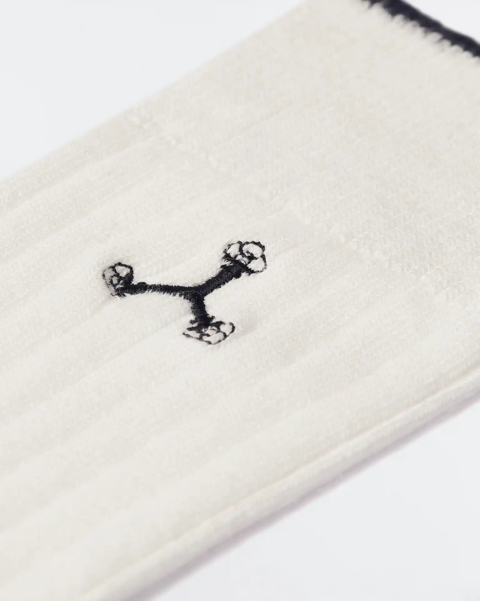 X.TWENTY SOCKS // WHITE x BLACK